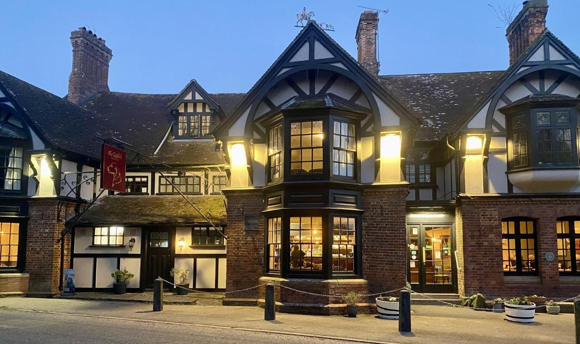 The Talbot And Apartment Iwerne Minster Zewnętrze zdjęcie